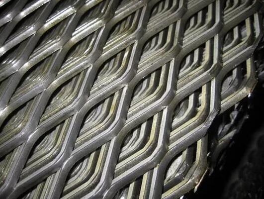 Diamond Hole Shape Expanded Metal Mesh 0.5-6.0mm Thickness Flat Surface For Decoration